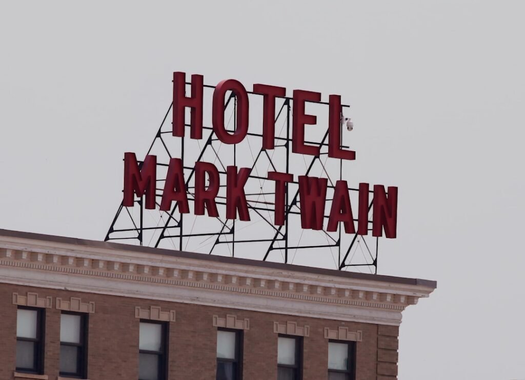 A hotel sign on top of a building